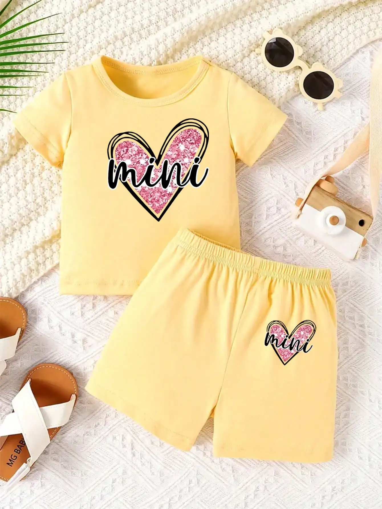 2026 Mädchen-Liebesbrief-Print Zweiteiler-Set Rundhals-Kurzarm-T-Shirt + lockere einfarbige Shorts Sommer-Set – Detail 14