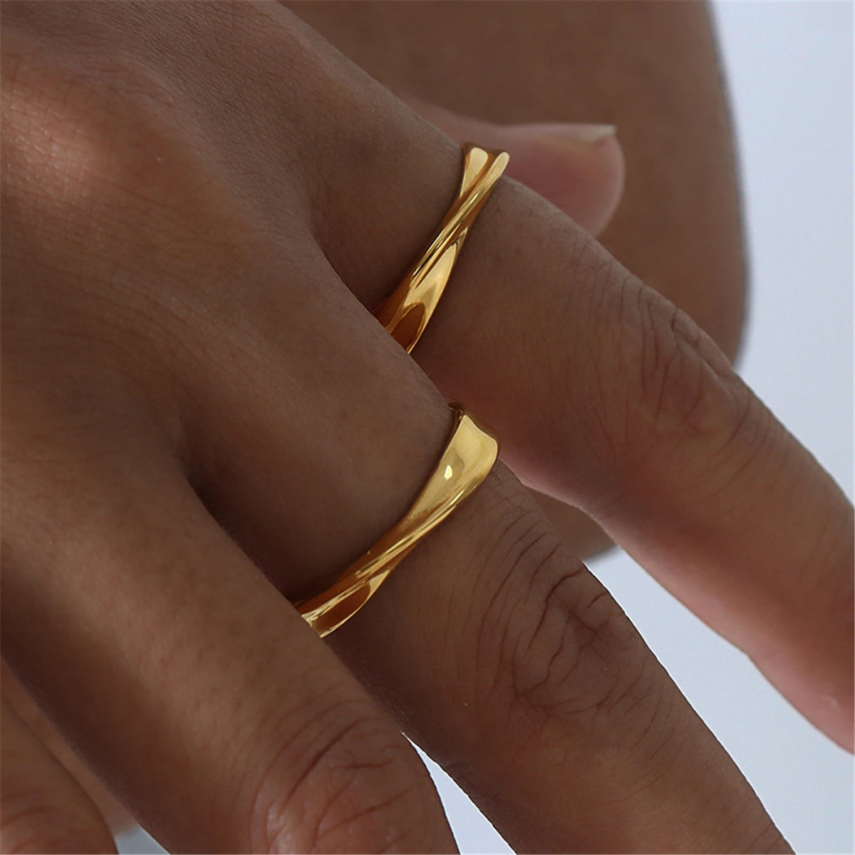 

Mother's Day Gift 3mm Thin Mobius Ring Women Stainless Steel Infinite Love Twist Wedding Finger Ring