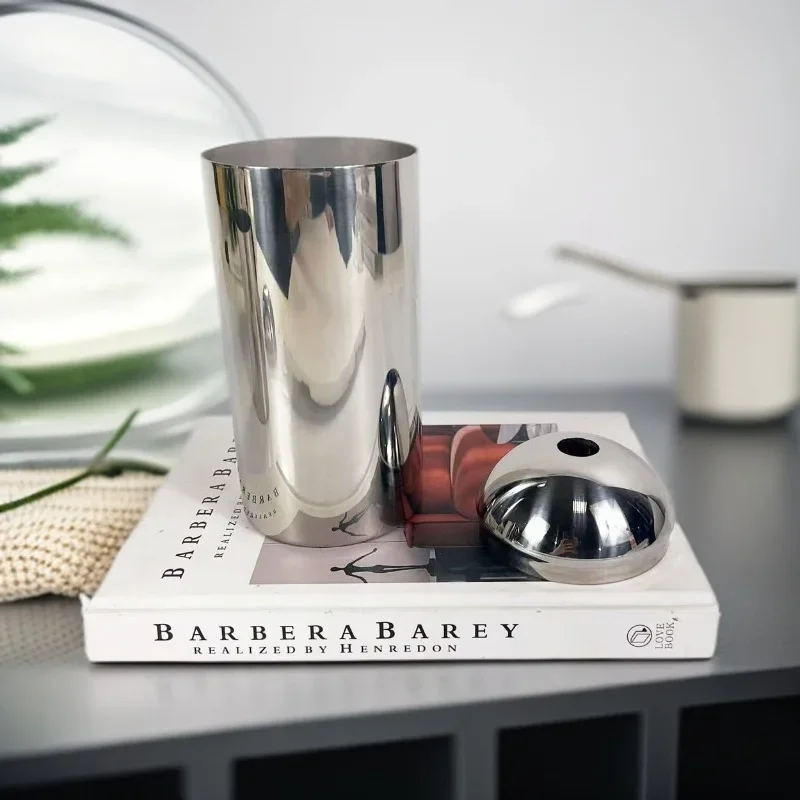 Modern light luxury model room coffee utensils kitchen stainless steel hand brewing pot simple coffee teapot tea cup ornament