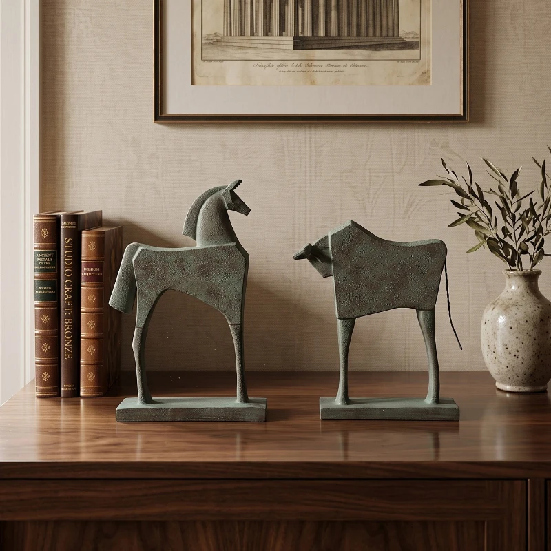 Retro Cow and Horse Decorative Sculptures Abstract Art Resin Animal Ornaments Showroom Wine Cabinets Entrance Decorations