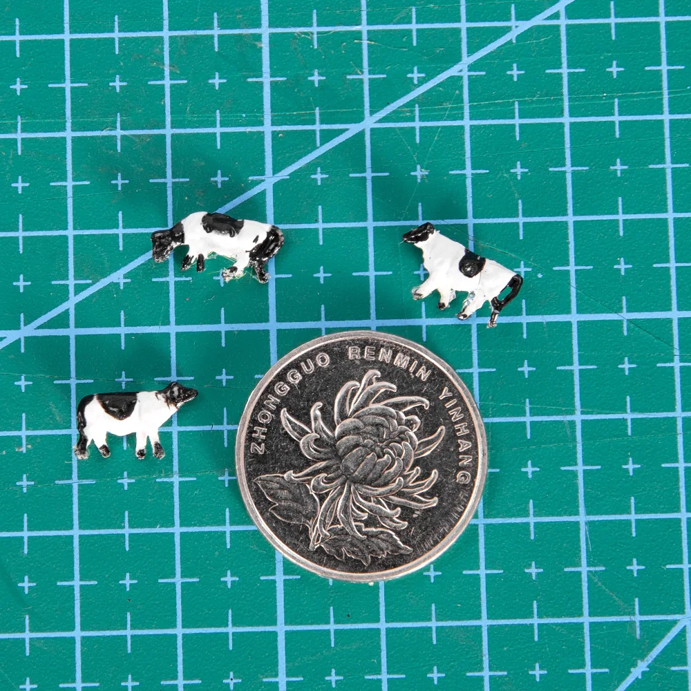 N Scale 1:150 Miniature Cow Animals Model ABS Palstic Cattle Toys For Farm Sand Table Scene Layout Materials Diorama Kits 25Pcs