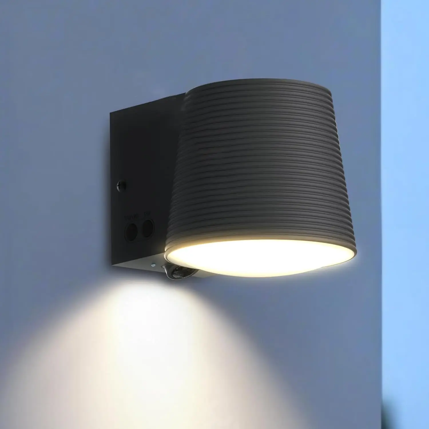 

Hybrid Charging Outdoor Sconce Light, Solar & AC, 3 CCT, PIR Motion Sensor, 1000LM Dimmable, Waterproof, Dark Gray, 1pc