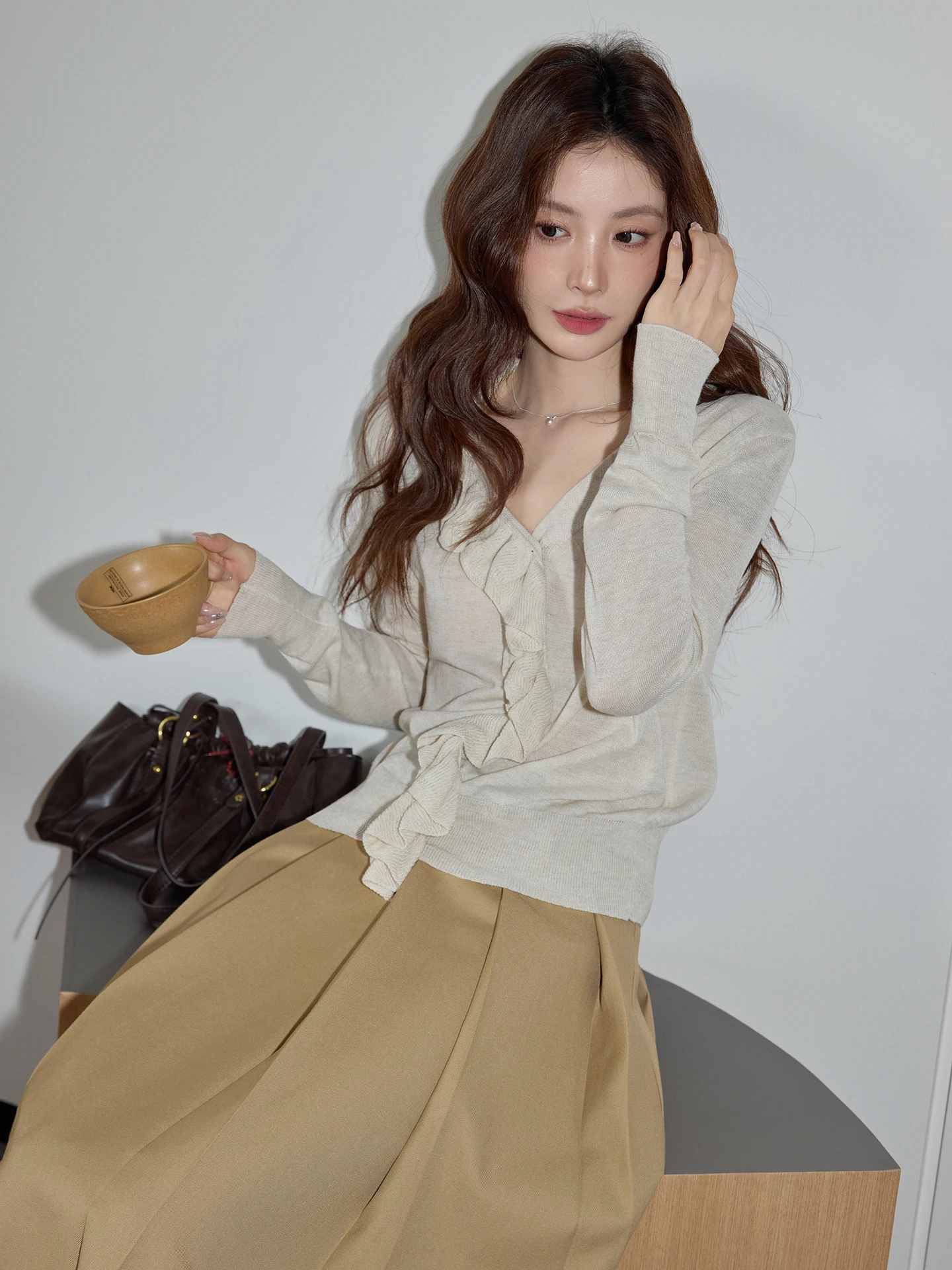

Oversized V-neck Knitwear in Oatmeal Color for Women Spring 2026 Commute Style Long Sleeve Button up Casual Top