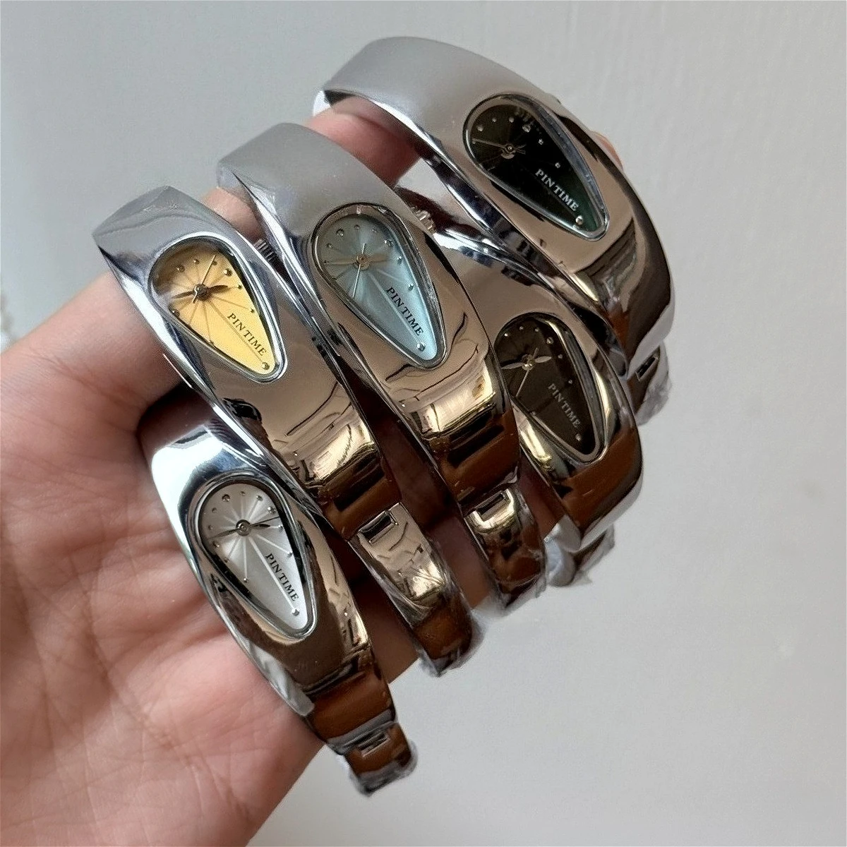 Y2k Special Water Drop Bracelet Quartz Watches for Men and Women Couples Exquisite Light Luxury High-end Sense Fashionable Watch