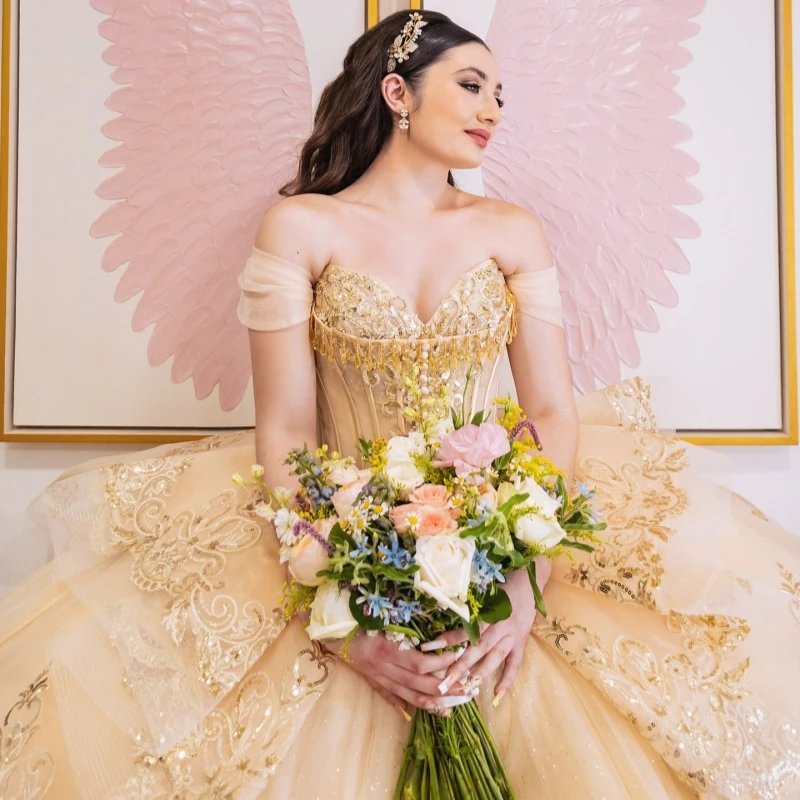 라이트 샴페인 색상의 반짝이는 킨세아녜라 드레스, 오프숄더 아플리케 레이스 비즈 코르셋 튤 파티 생일 스위트 16 드레스 베스티도