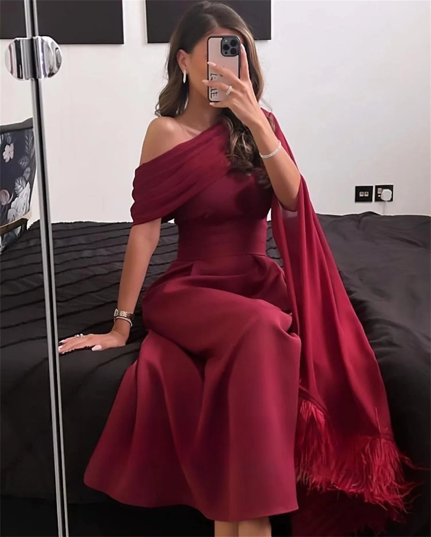 

Burgundy Feather Party Long Bespoke Occasion Gown Evening Dresses Pastrol Unisex Jersey Retro Dubai Saudi Arabic Prom Customized