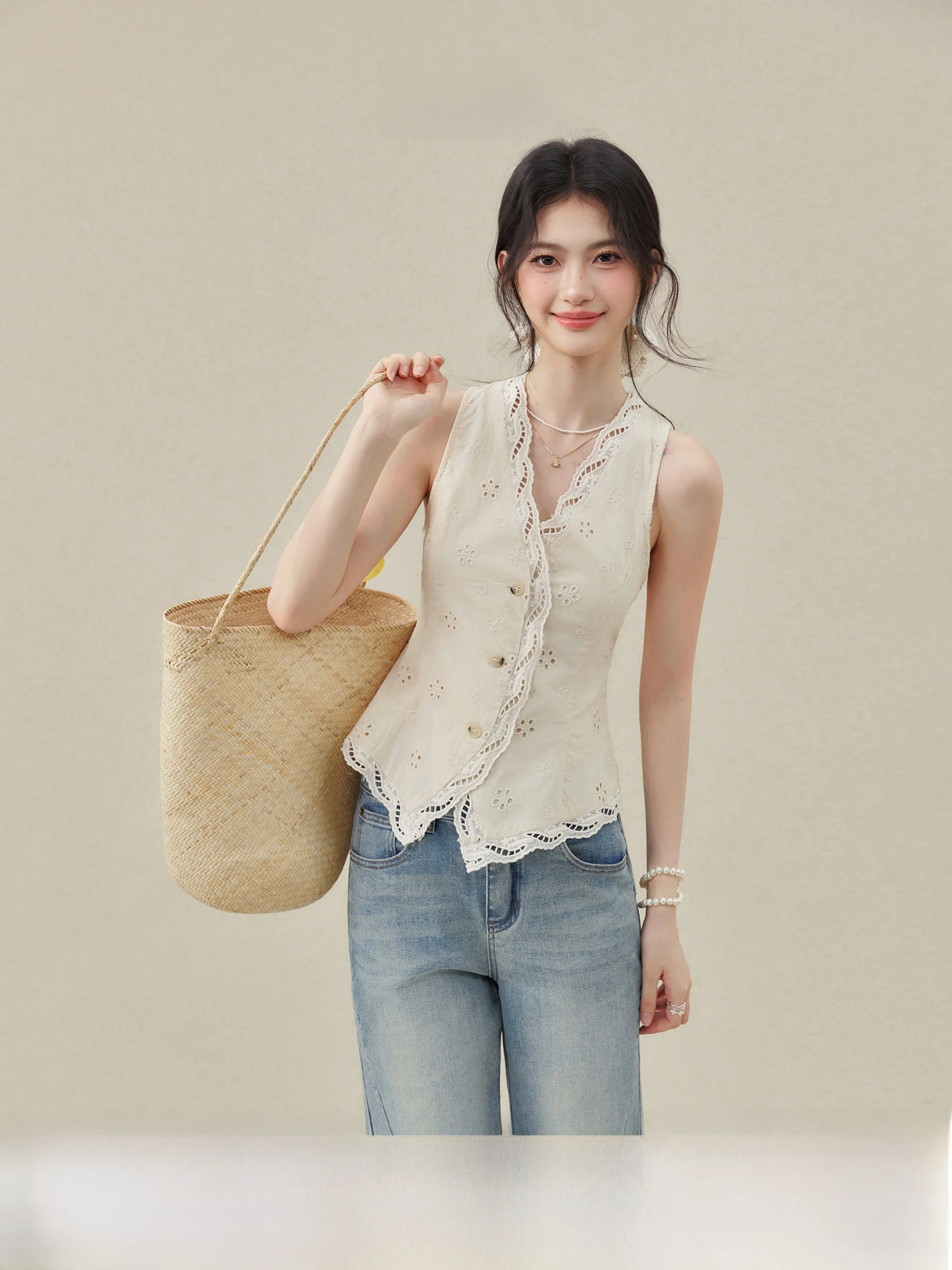 

Женский летний модный топ с V-образным вырезом и кружевом, с коротким рукавом, асимметричный, для ношения под одеждой, от Wang XueQing, белый цвет, большие размеры