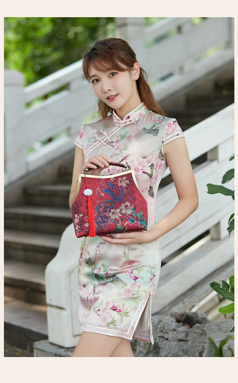 Handmade Women Vintage Cotton Fabric Floral Embroidery Messenger Bag Female Retro Chic Party Chinese Old Luxury Design Handbag