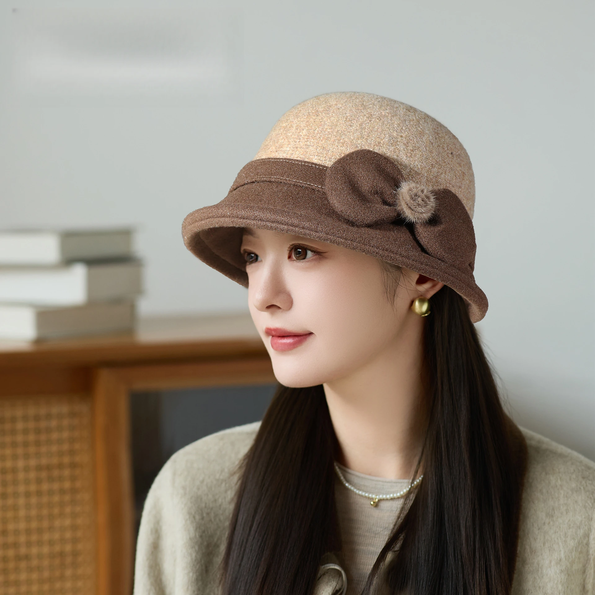 

Women's Autumn/Winter Elegant Fedora - Versatile Wool Hat (56-58cm) with Round Top, Flower & Patchwork