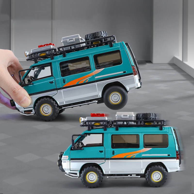 1:24 DELICA Alloy Off Road Diecast Exquisite Models Vehice Toys Metal Material Sound Light Pull Back Kid Gift Collection Ornamen