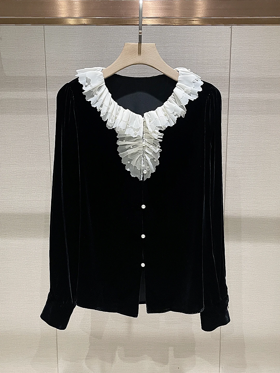 

Женский топ Ele Bla Velvet, коллекция 2025 года, зимний сезон, с жемчужной отделкой, цветочным кружевом по низу, приталенный, длинный рукав