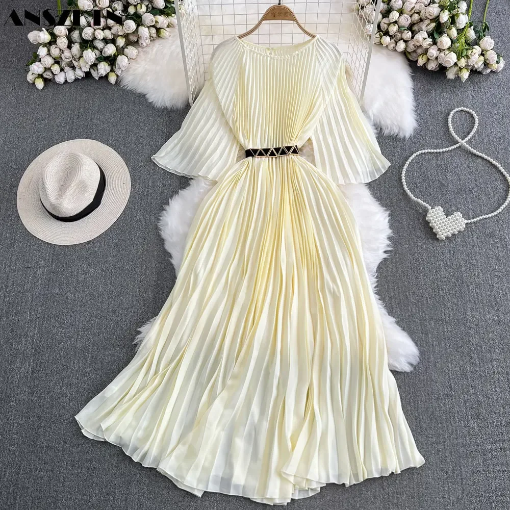 luxurious style, long sleeved round neck with waistband and slim A-line pleated dress, light and mature style, large swing, long