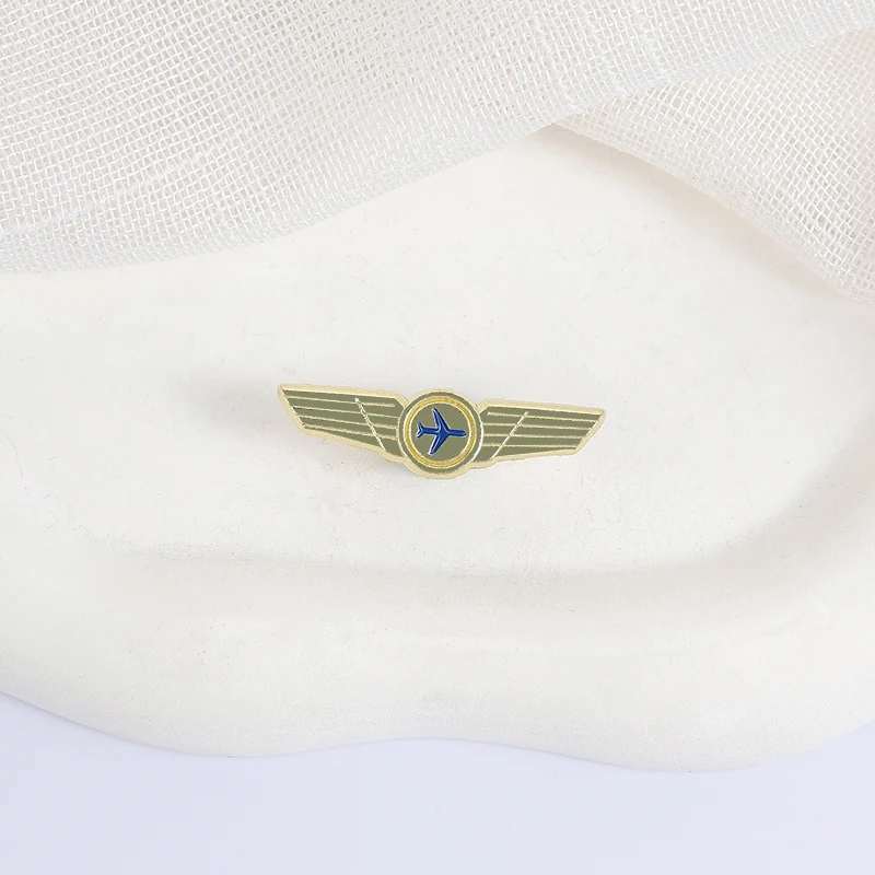 Aviation Theme Souvenir Enamel Pins Gold Tone Airplane Wing Metal Brooches Fashion Lapel Badge Backpack Clothes Jewelry Gift