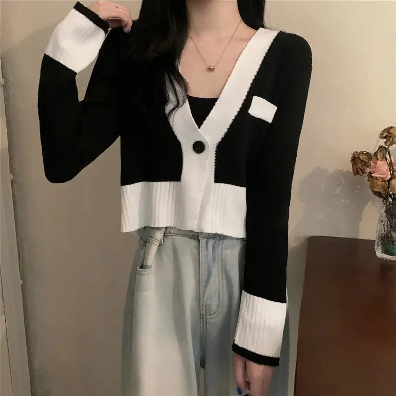 

Retro Short Contrasting Jacket Women Early Autumn Long-sleeved Sweater Temperament Versatile Cardigan Top