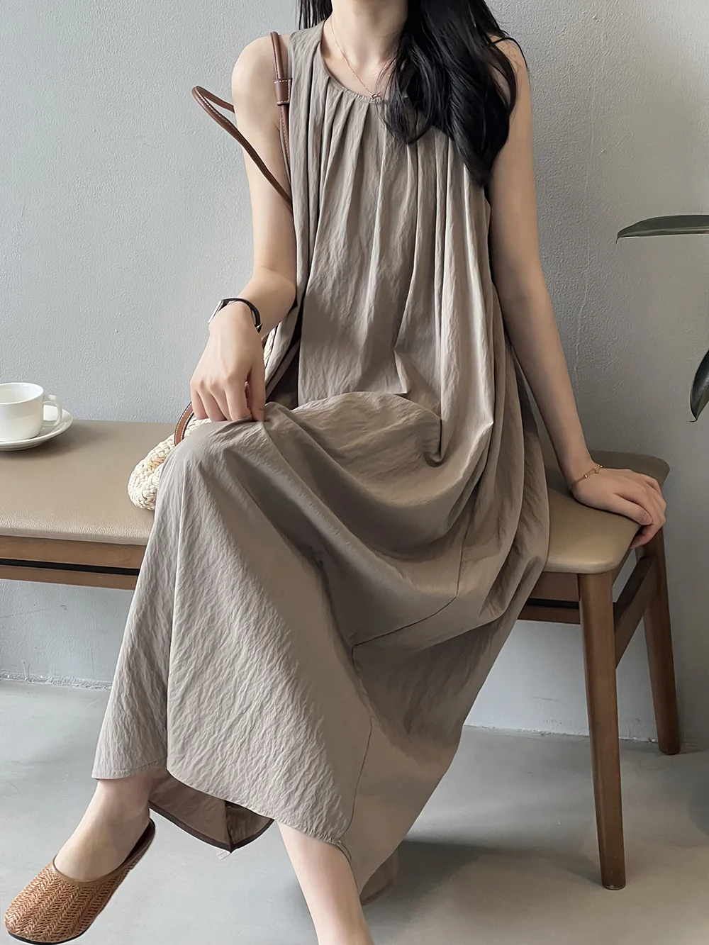 

French Solid Color Sleeveless Vest Skirt Casual Lazy Versatile A-line Skirt U-neck High Waist Commuting Fashion Dress 2024
