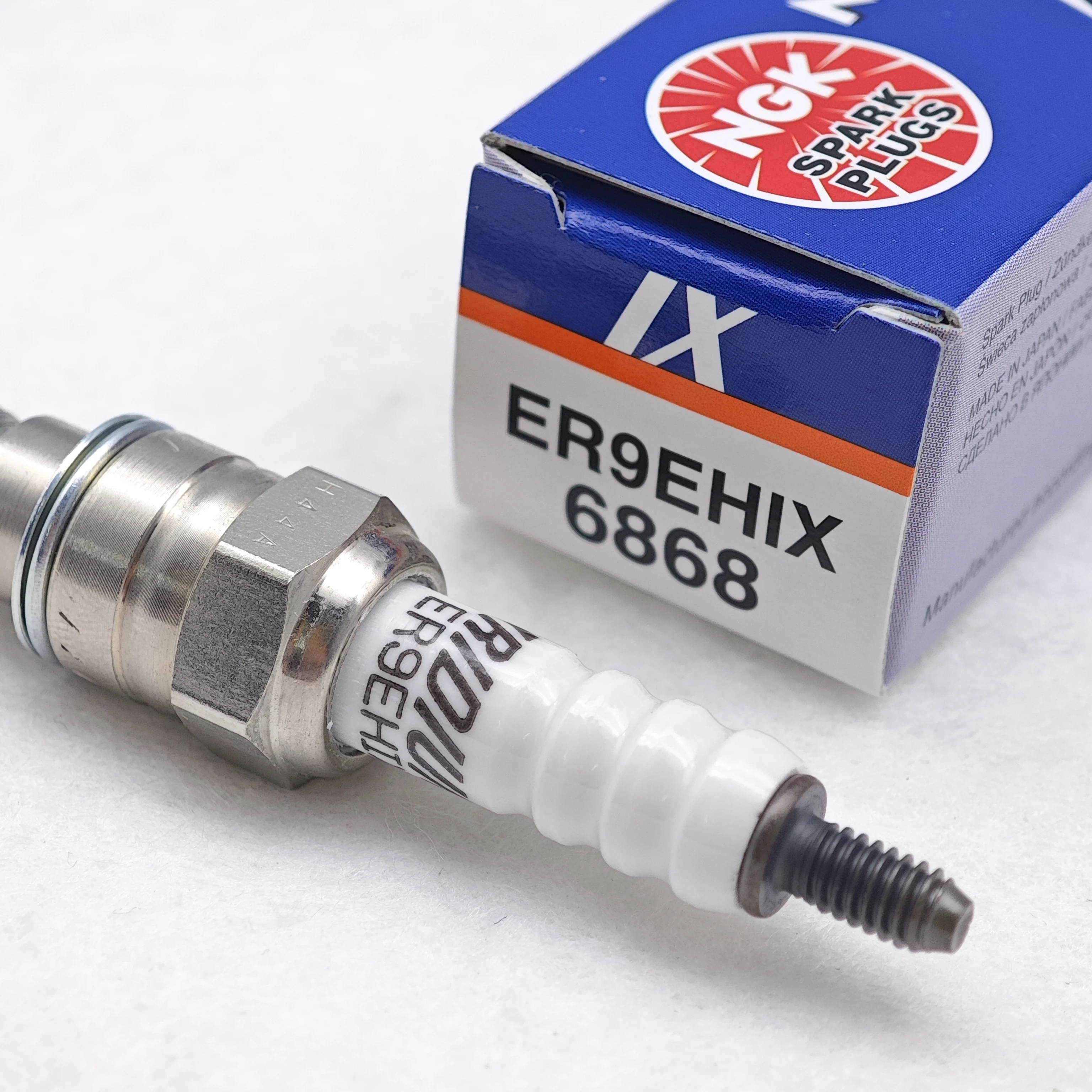 1pcs Original NGK Iridium Spark Plug ER9EHIX 6868 Suitable For VFR400 RVF400 V30 V35