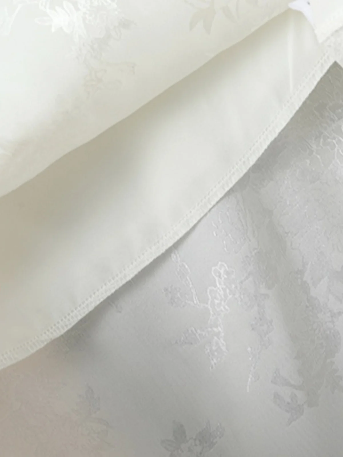 Robe longue trapèze en Satin et acétate chinois brodé, avec fermeture éclair latérale, avec sangle, nouvelle collection été 2024