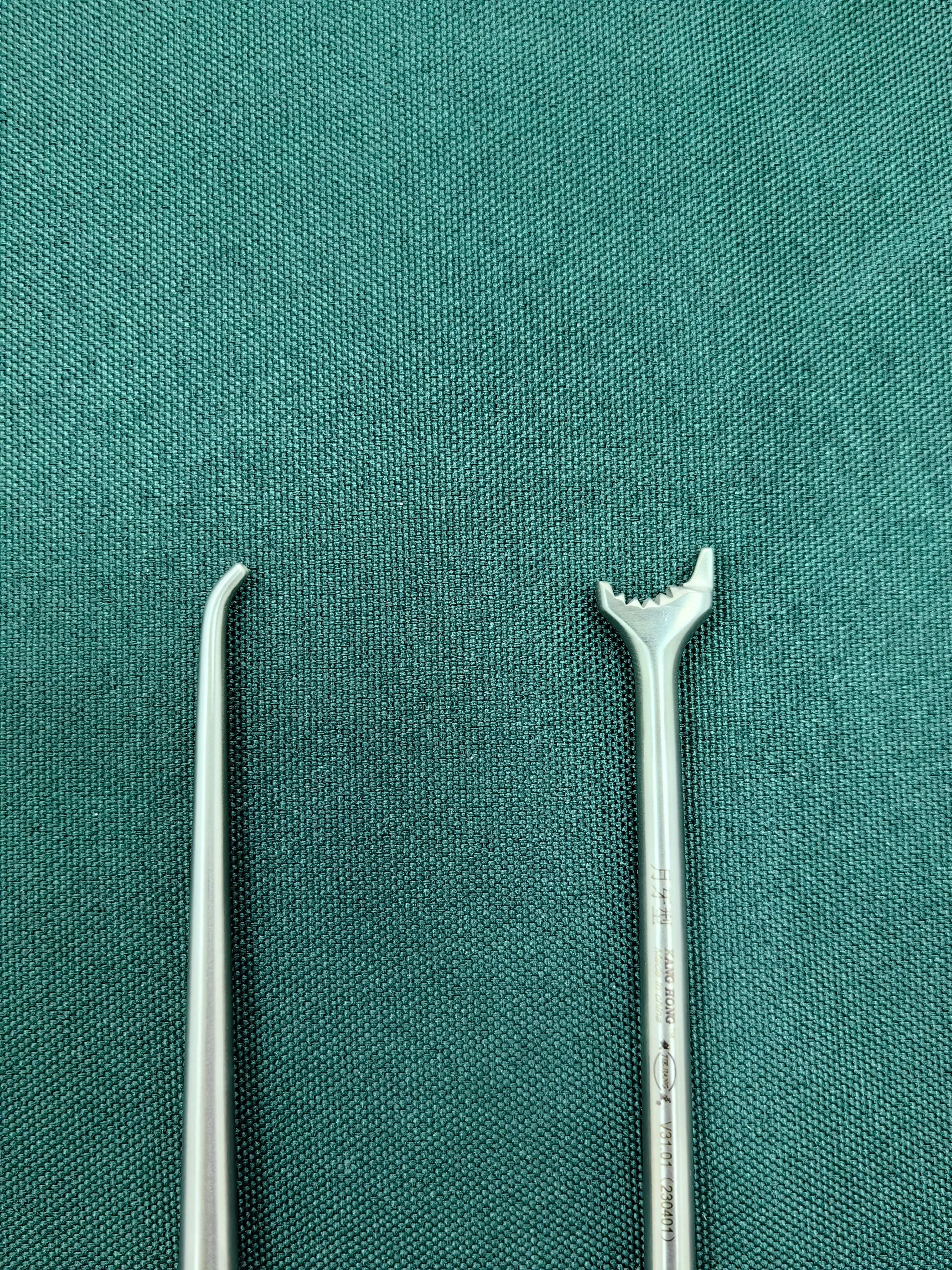 knag-boom-g-microscope-a-double-canal-orth4wd-minimalement-invasif-kt-adjustment