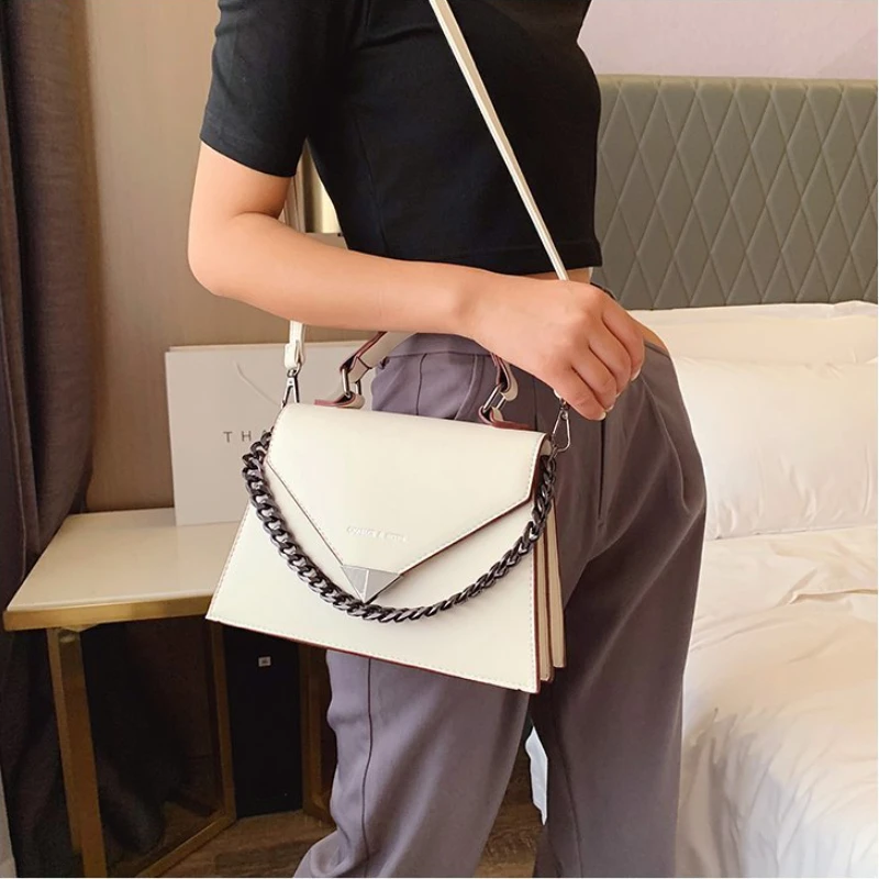 

New Minimalist Chain Handheld Fashionable and Trendy Small Square Bag Trend Instagram Shoulder Crossbody Bag