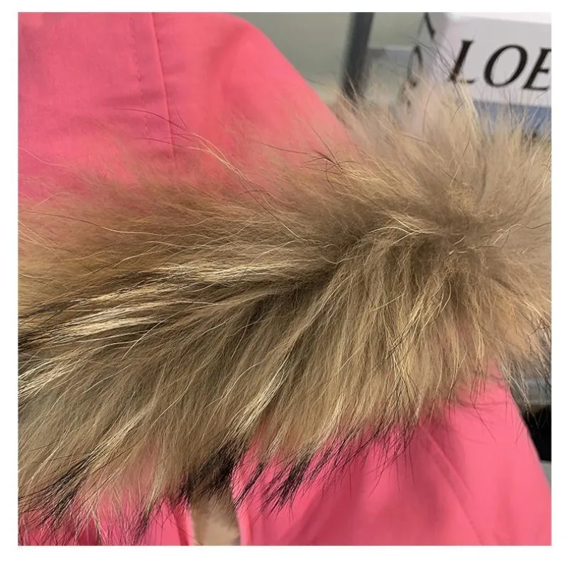 سترة قطن مخملية متوسطة إلى طويلة للفتيات لشتاء دافئ معطف بياقة من الفرو بقلنسوة للأطفال الصغار 2025 ملابس أطفال