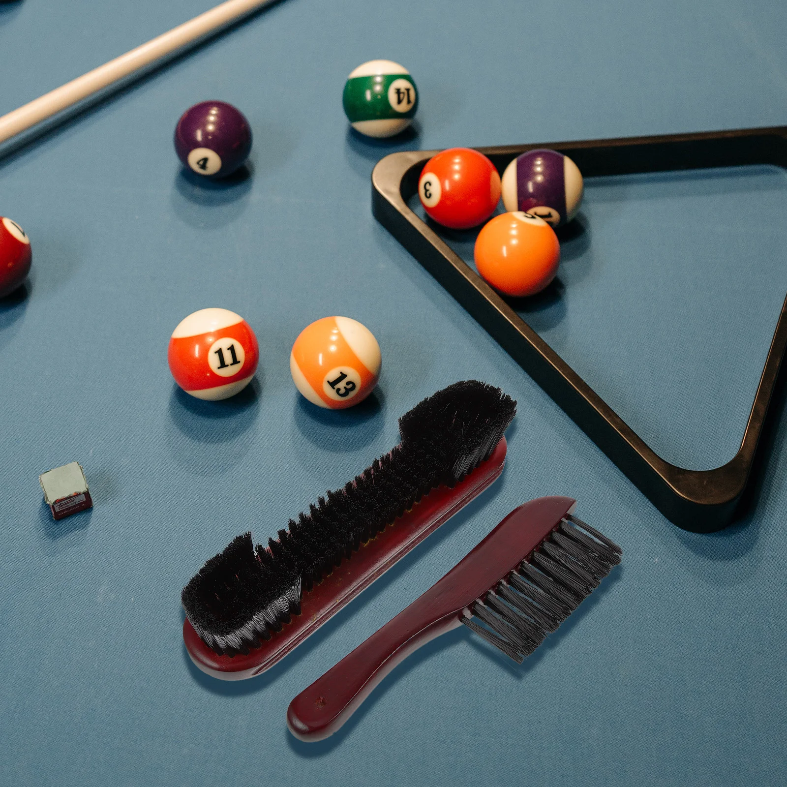 

2pcs Table Brush Set 9 Inch Wooden Handle Pool Table Cleaner PVC Bristle Cleaning Tools Red Color Billiard Accessories