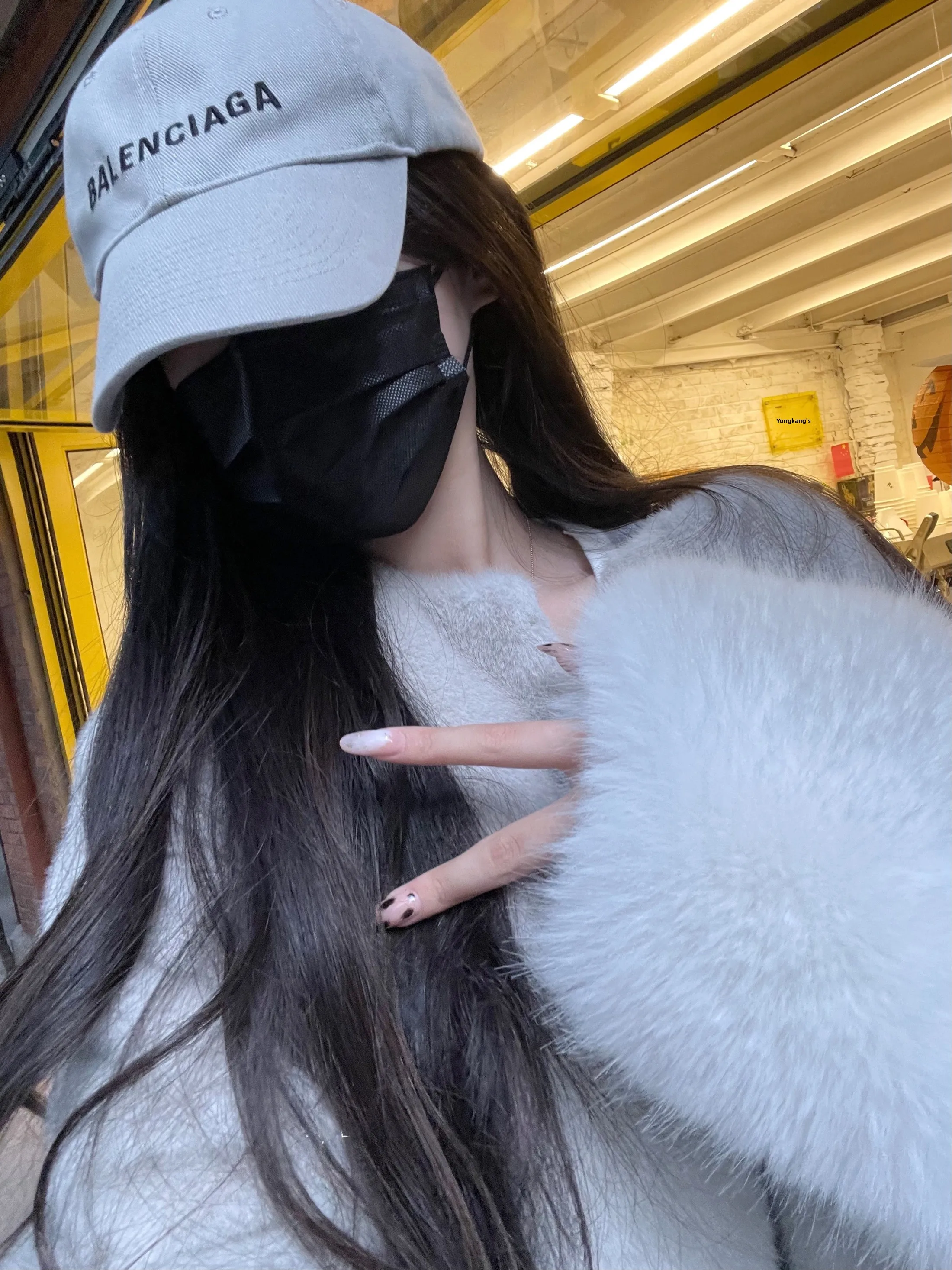 

Ele High-End Faux Fur Jaet Reatic Sensation Environmental Protection Mink Outerwear for Young Women Winter Season