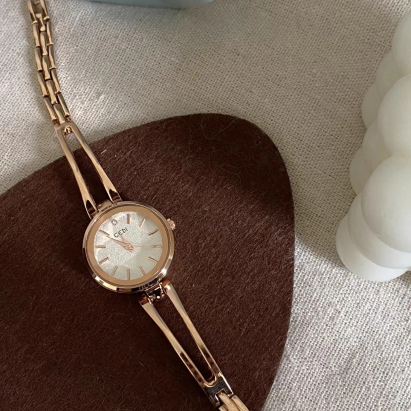 Vintage Brown Women's Watch Exquisite Round Women's Bracelet Fashion Niche Bracelet Stainless Steel Women's Quartz Watch
