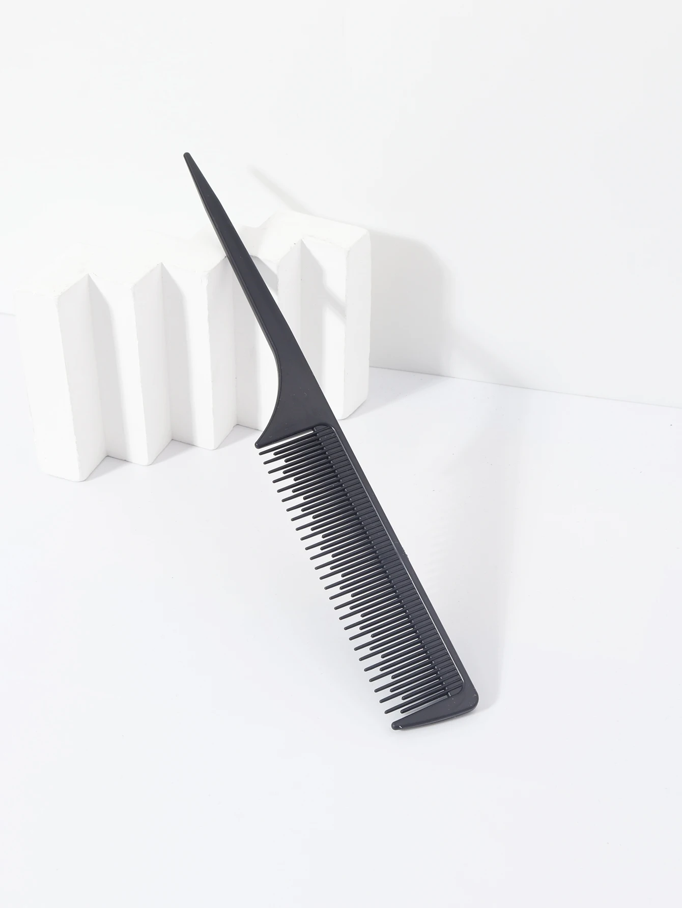 Carbon fiber hair comb, heat-resistant pointed tail comb, salon barber and home use,special for real hair wigs