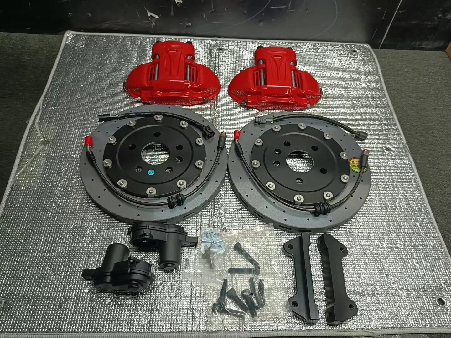 Hochwertiges DT48 Carbon-Keramik-Scheibenbremsen-Kit hinten 380X28 4-Kolben-Bremssattel passend für BMW 1er Cabrio (E88) 2008-2015