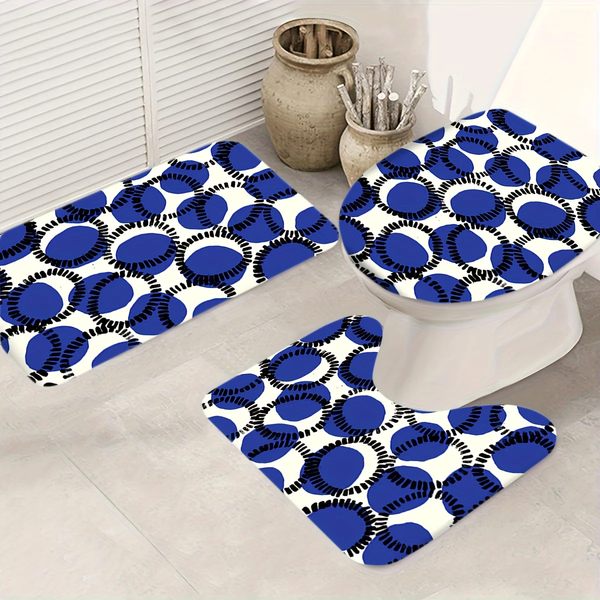 

Набор для ванной Blue Circle из 3 предметов: плюшевая нескользящая крышка для унитаза, коврик для унитаза и напольный коврик, мягкий декор для ванной с принтом.