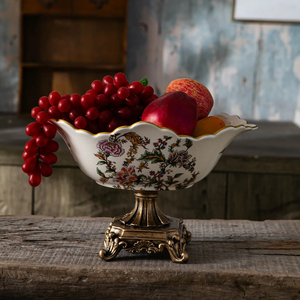 Wholesale American retro ceramic fruit plate villa living room home high foot European dried fruit plate creative home ornament