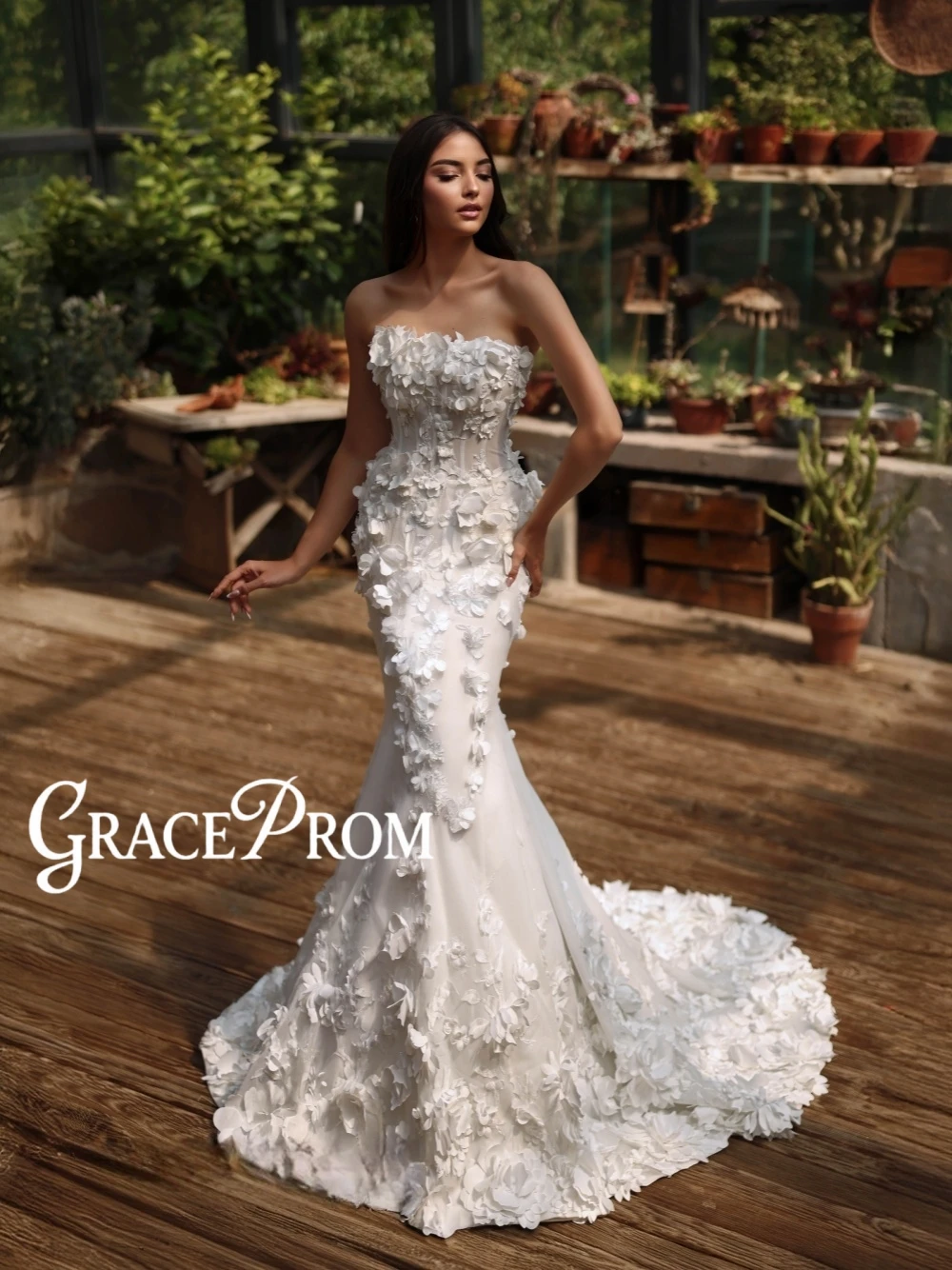 

Floral Appliques Dreamy Wedding Dress Classy Strapless Mermaid Bride Wear Dainty Fashionable Romantic Customized Bridal Gown