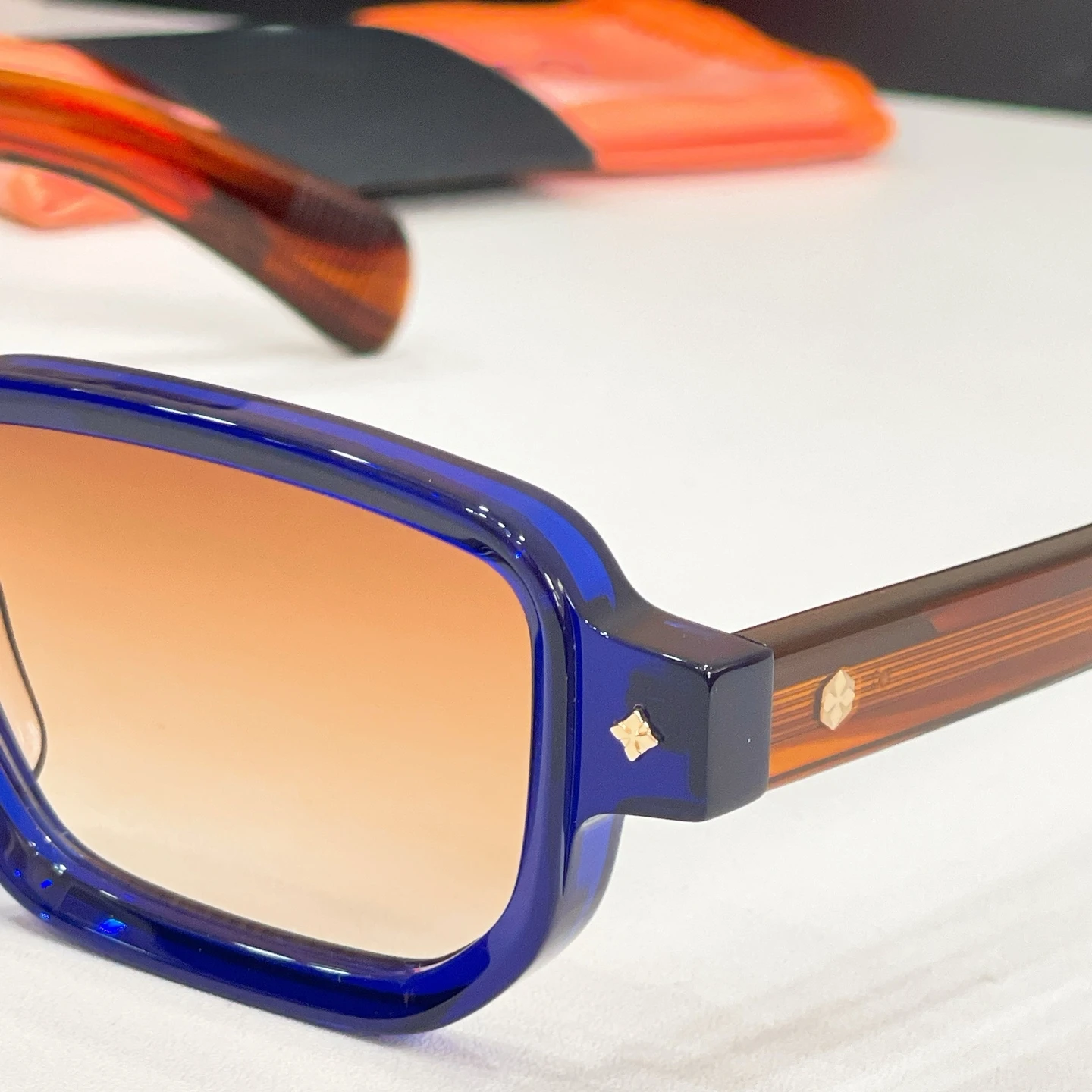 RAN Fashion Sunglasses Man Woman,Minimal Gold Rivet Design,UV Blocking Gradient Lens,Effortlessly Elevate Your Outfit