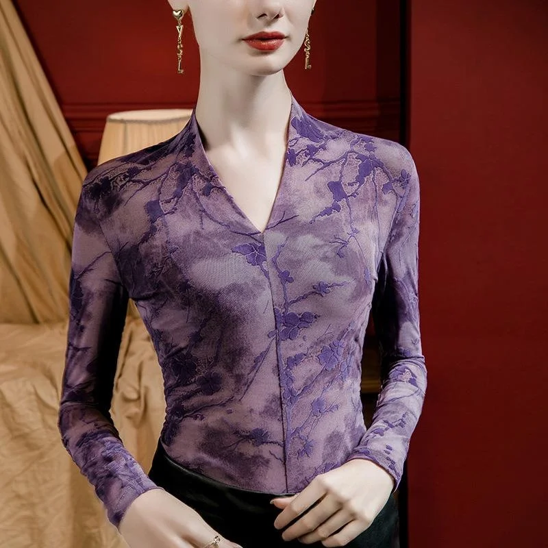 Camiseta interior de mujer con cuello, manga larga, estampado de encaje, tela de color liso, 100% algodón, corte regular.