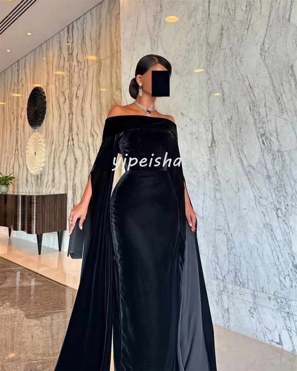 Szyte na miarę, proste, dopasowane sukienki wieczorowe z weluru, z plisami, marszczeniami, o prostym kroju, z odkrytymi ramionami, dostępne rozmiary, moda.