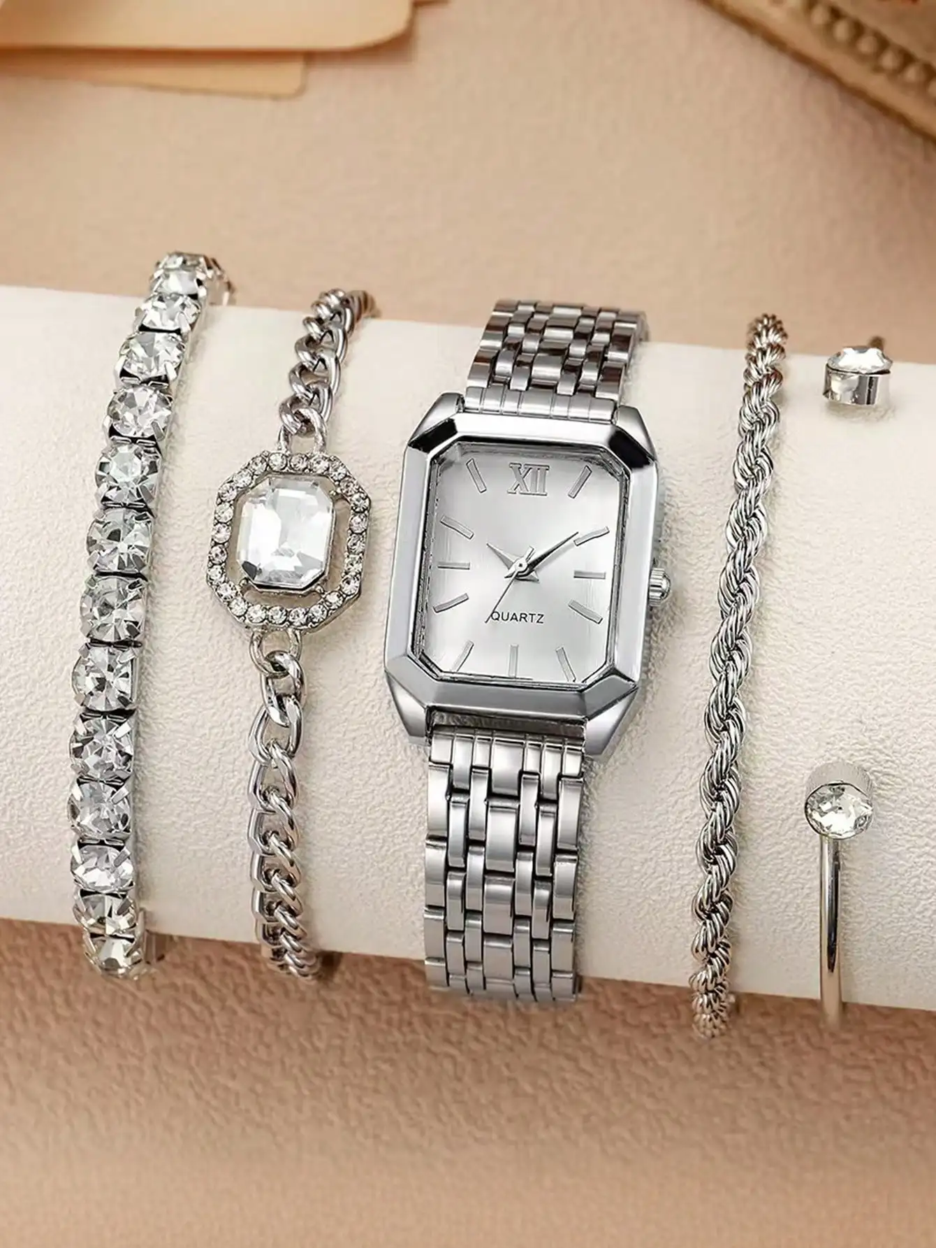 Simple and versatile square quartz watch with steel strip, fashionable quartz watch, fashionable student watch for women