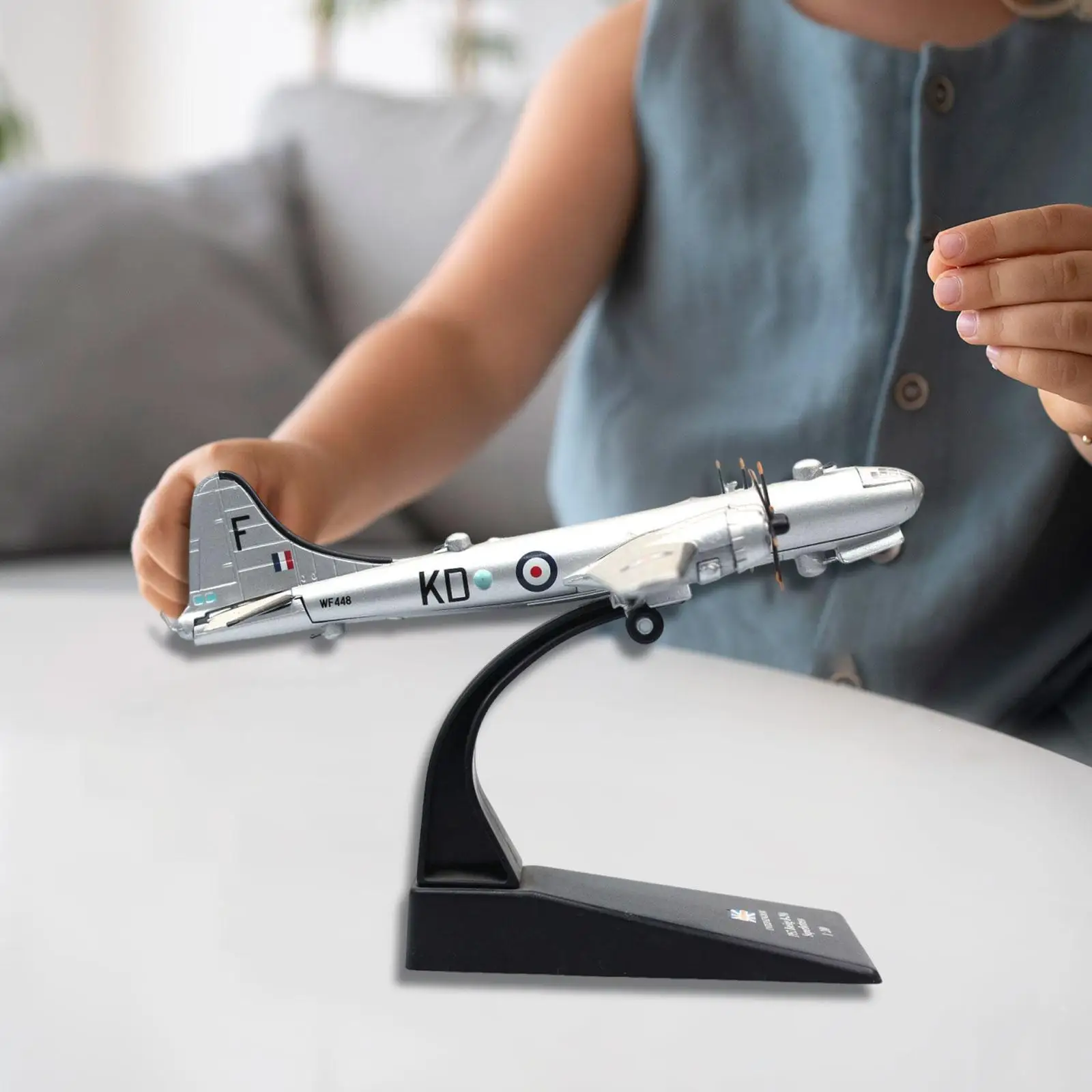 1 200 Scale Mini Aircraft Model Alloy Collectible Toy Metal Plane Replica for Aviation History Enthusiast Display