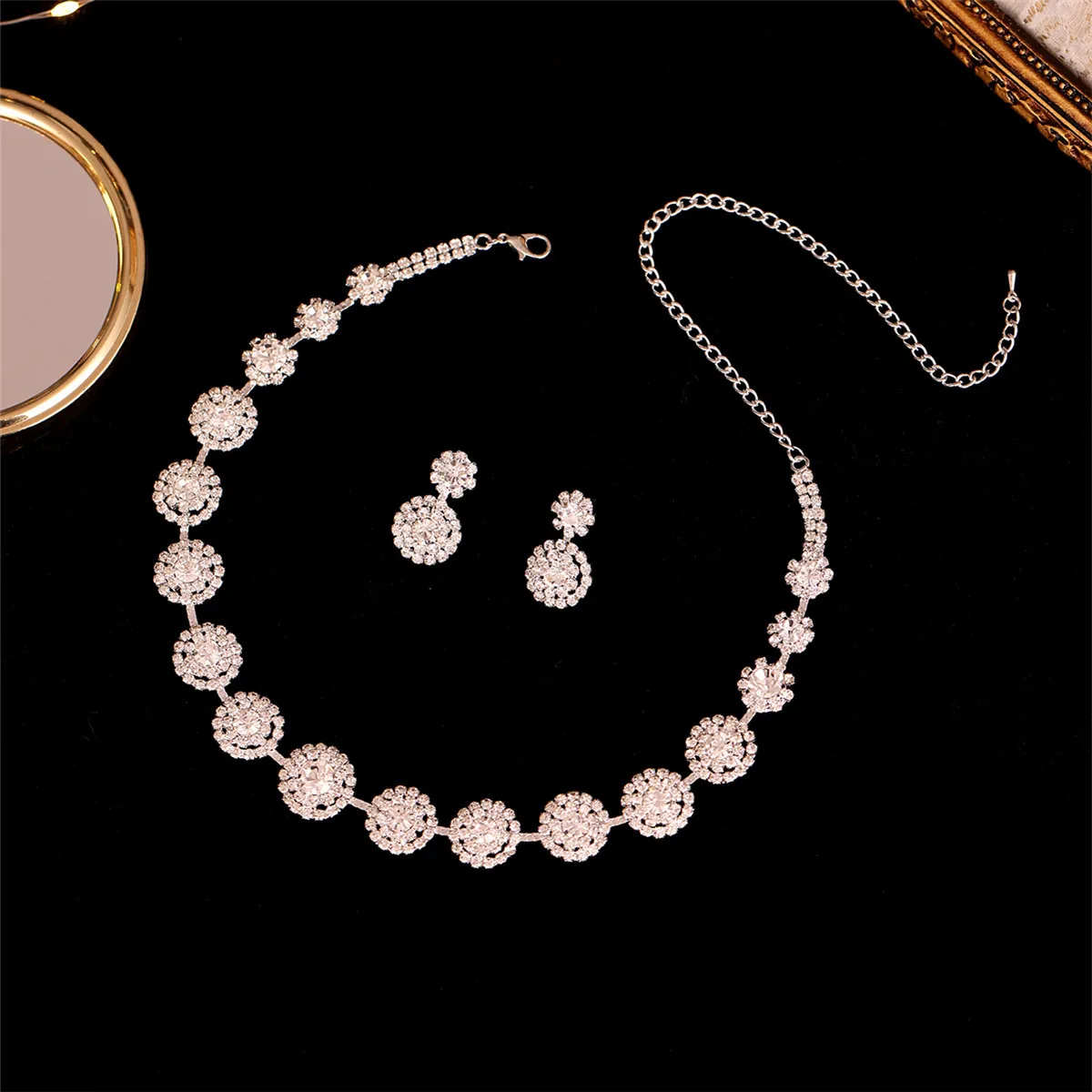 Luxury Snowflake Super Flash Diamond Necklace Earrings Two-piece Set Feminine Fashion Collarbone Chain Necklace Jewelry