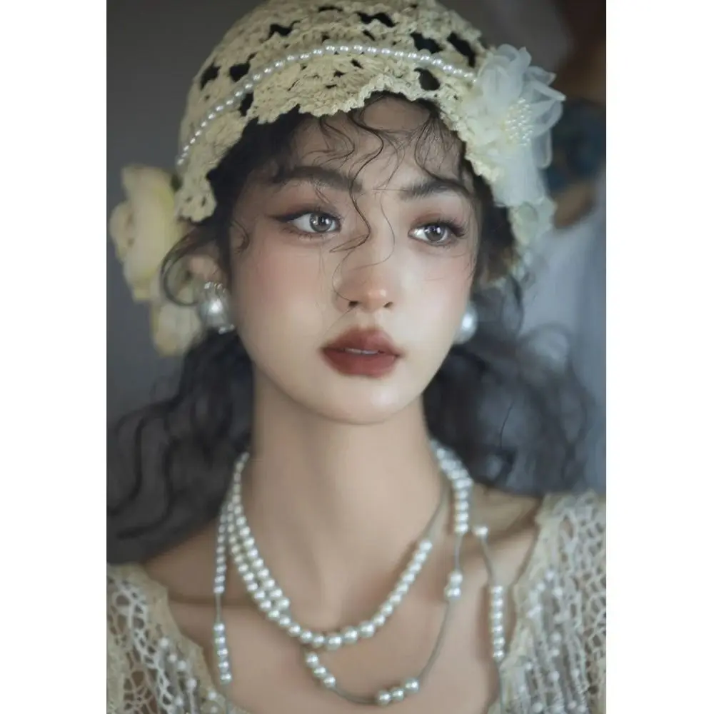 Дышащая ажурная вязаная шапка с кружевными цветами, берет, модная шапка с жемчугом и черепами для женщин