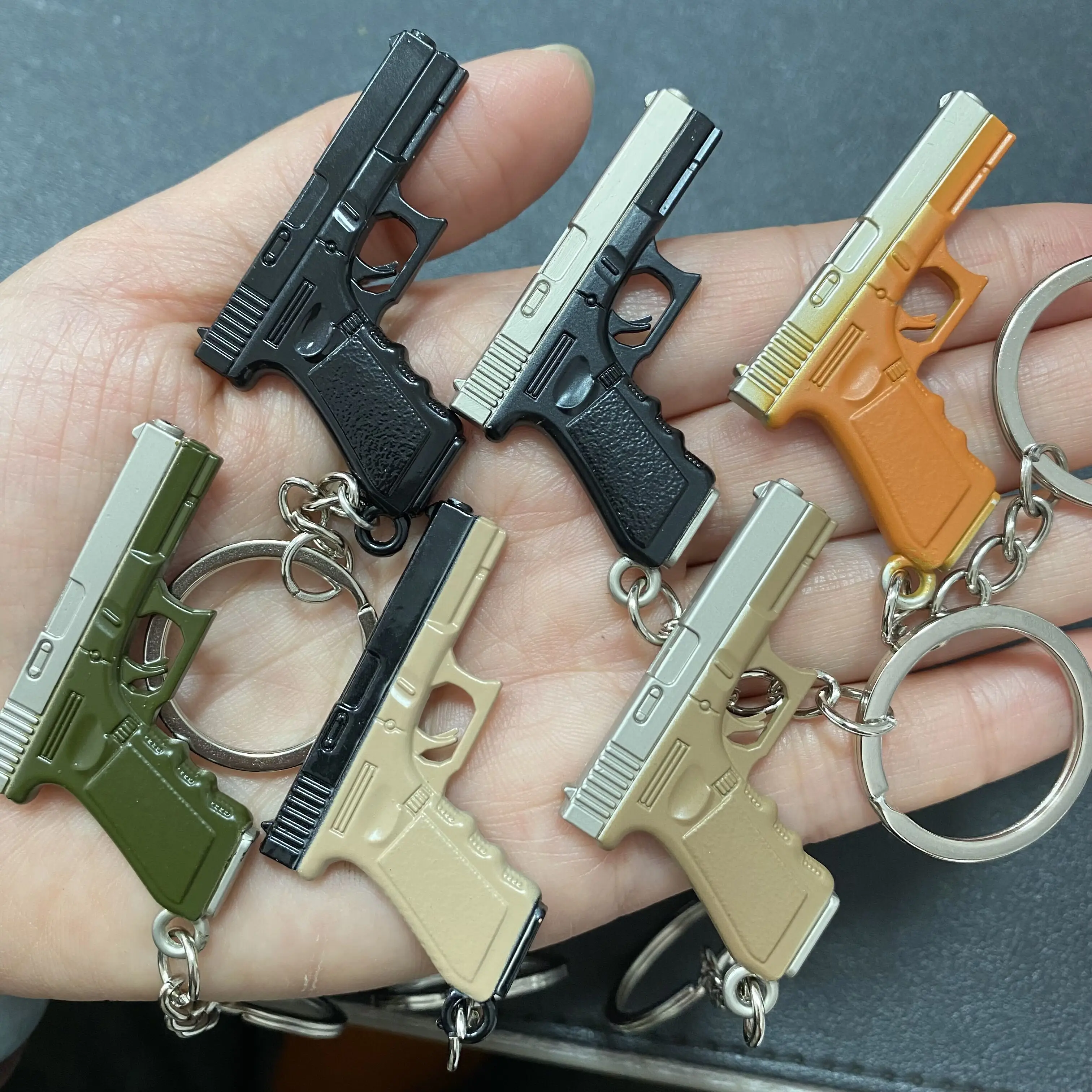 Portable Mini Gun Colt 1911 Glock G17 Keychain Alloy pistol 22 Light Metal Weapon Model Beretta 92F Key Chain Toy Gifts for Boys