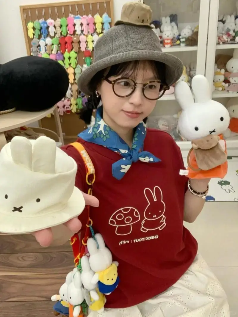 ميفي أرنب جديد أحمر قصير الأكمام Kawaii أرنب طباعة لطيف وعصري فتاة الزي الكرتون الأطفال ملابس لطيف