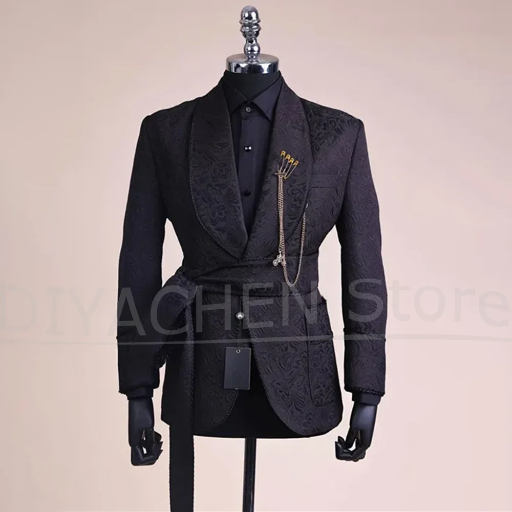 

Мужской черный жаккардовый пиджак с цветочным принтом и поясом, модное пальто с шалью и лацканами на одной пуговице, цельный пиджак для официальной свадебной вечеринки и выпускного вечера