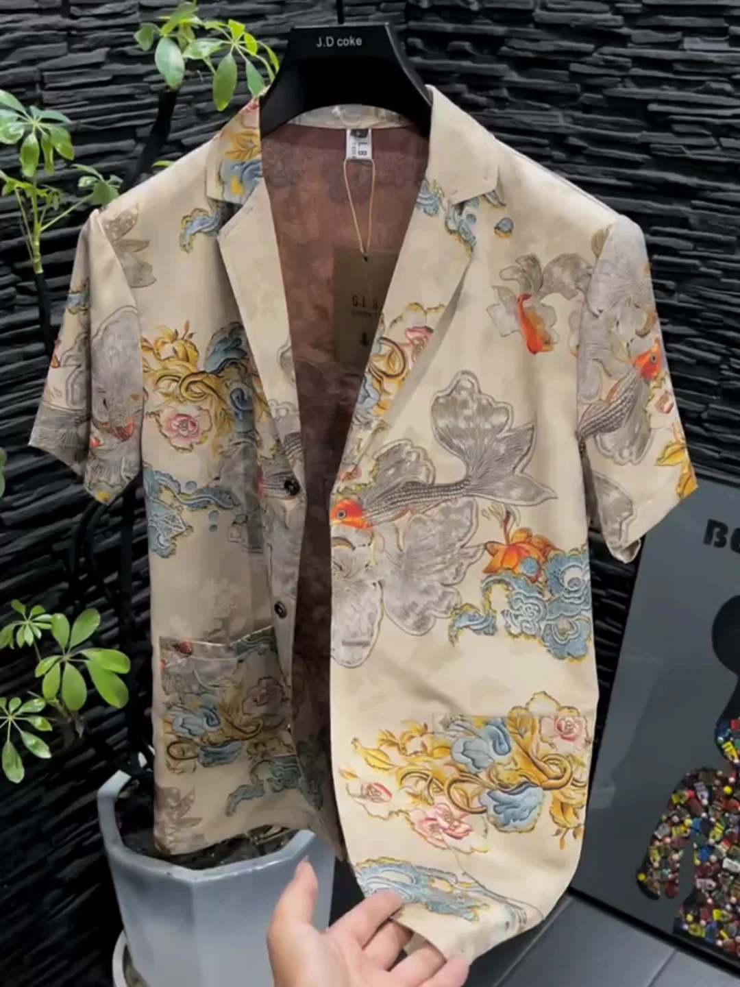 

Мужской летний дышащий комфортный костюм без глажки, с коротким рукавом, повседневный, модный, приталенный, с декоративными пуговицами