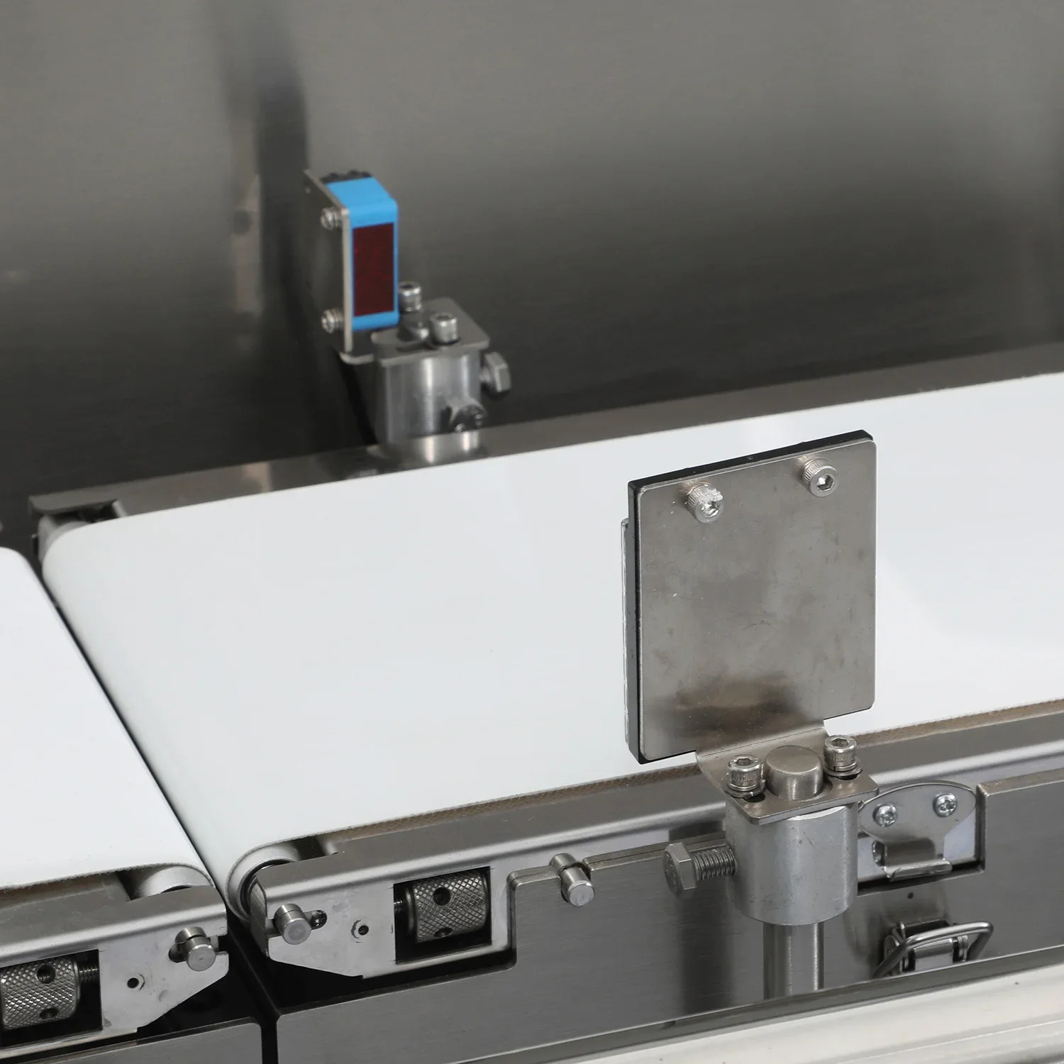 High-Speed Check Weigher for Cartons - Factory Price Easy Maintenance Customizable Weighing Machine