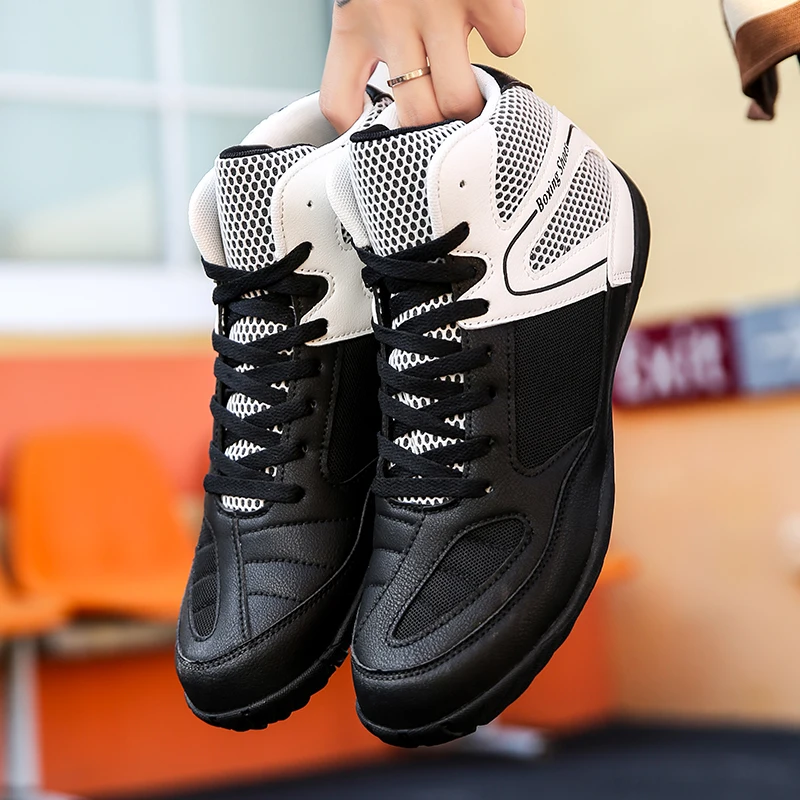 

2026 Classic Brand Men Wrestling Sneakers Professional Fighting Shoes for Mens Comfortable Boxing Sneakers High Top Sport Shoes