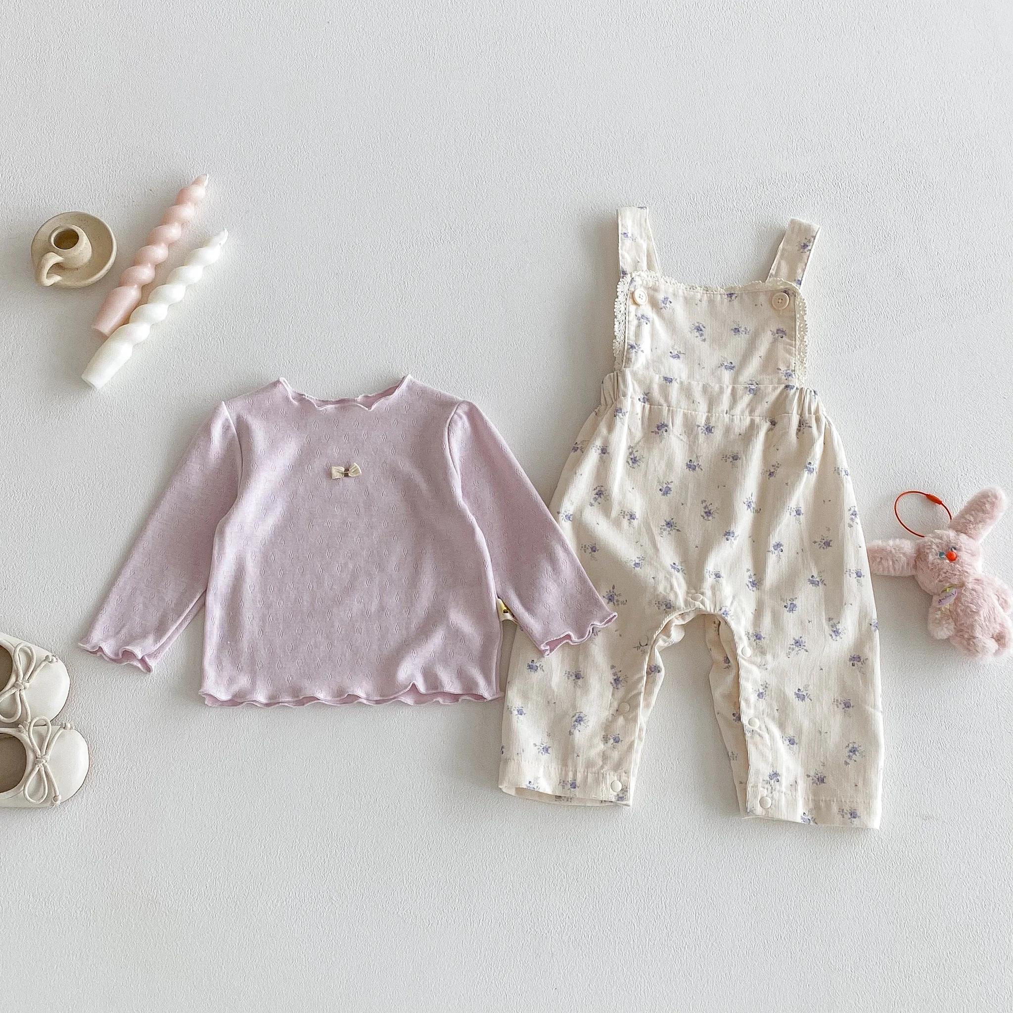Autumn Baby and Toddler Long-Sleeved Overalls Set: A Casual Base Layer Shirt and a Sweet Two-Piece Set of Printed Overalls