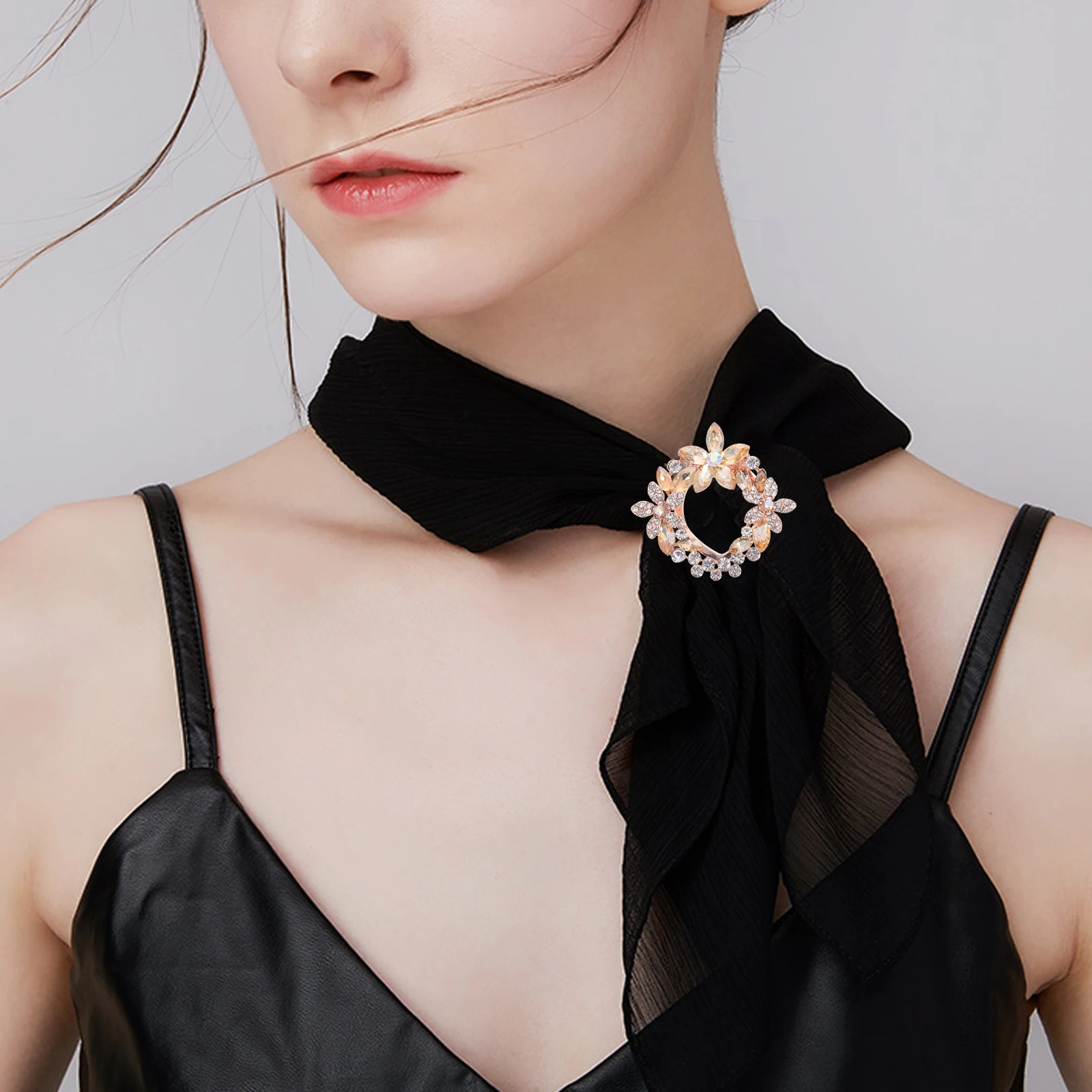 

Brooch Scarf Buckle Clip Women Vintage Golden Durable Creative Clothing Breastpin Party Alloy Accessory Shawl Decor Holder Scarf