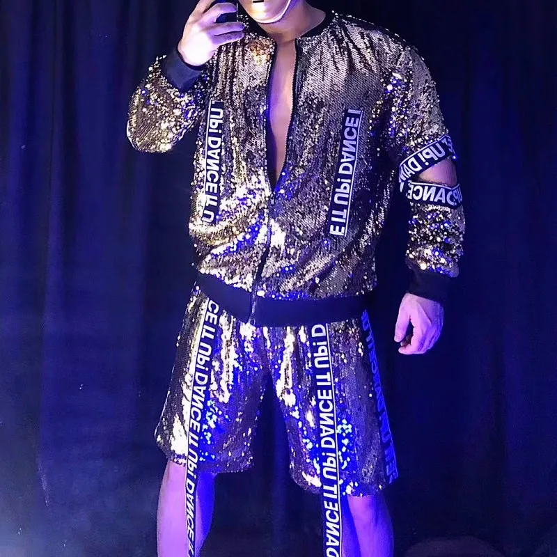

Nightclub Bar Male Singer Hip Hop Jazz Rock Dance Set Gold Sequins Letter Jacket Pants 2 Piece Outfit Hollow Performance Clothes