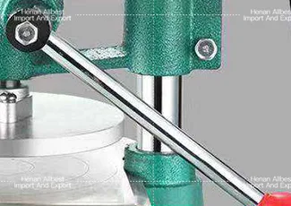 Grande machine à aplatir la croûte de pâte et à gâteau de poche au chocolat, machines saillantes, machine exécutive pour tarte à la viande à la main