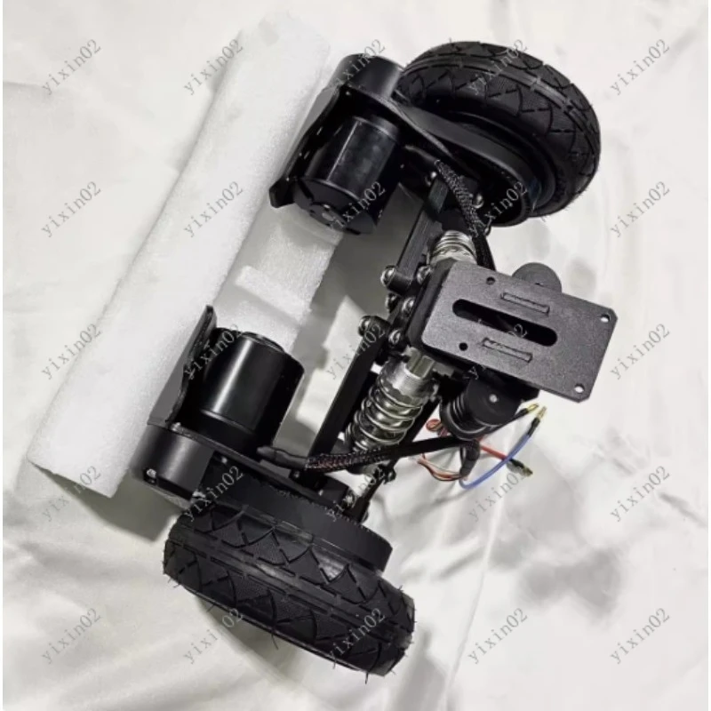 Elektrisches Offroad-Skateboard mit aufblasbaren 6-Zoll-Rädern, unabhängiges Aufhängungssystem für ein reibungsloses Fahrerlebnis